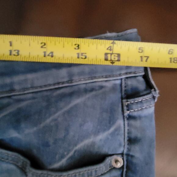 Torrid Jeans Premium Woman's size 16 Medium Wash Stretchy Waist Great Looking - Picture 10 of 10